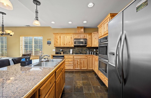 Kellogg Condo | Alpine 2Bdrm Suite: Fireplace, Views, Sauna & Indoor Parking