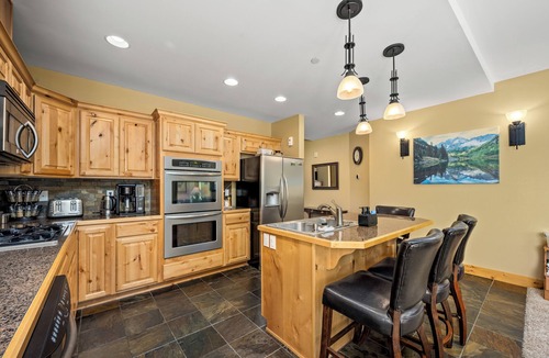 Kellogg Condo | Alpine 2Bdrm Suite: Fireplace, Views, Sauna & Indoor Parking