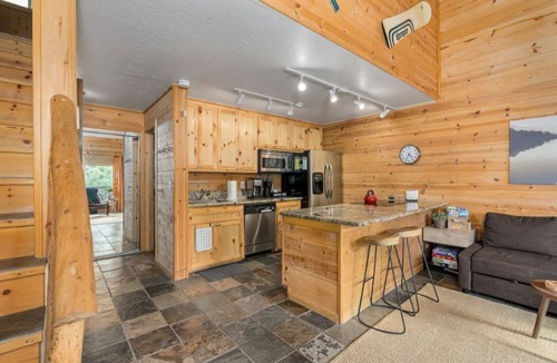 Upper Kingsbury House | Alpine Escape Monthly Rental
