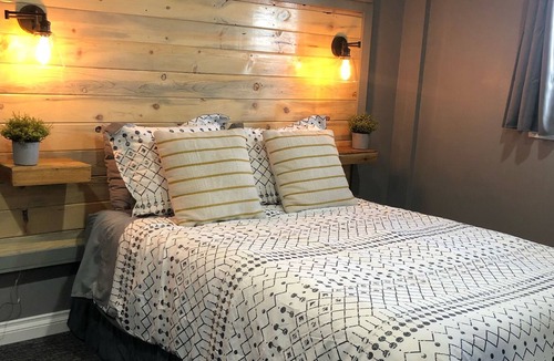 Newberg Apartment | Amani Acres-located in the heart of wine country-2 bedroom sleeps 6 1100 sq ft.