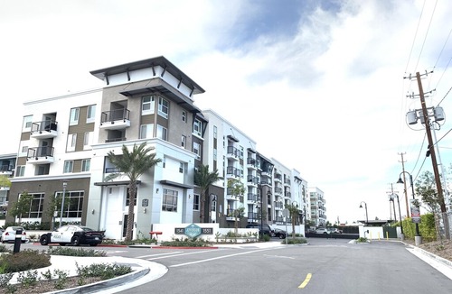 Platinum Triangle Apartment | Amazing 2-Bedroom 2-Bath Luxury Apartment Near Disneyland