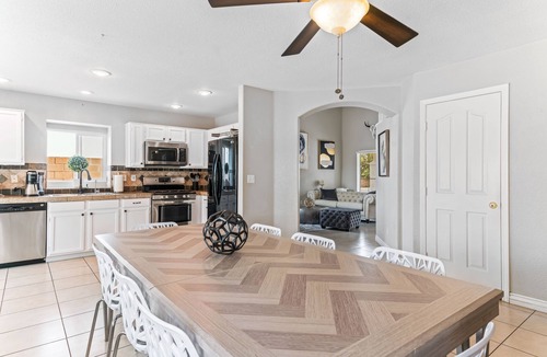 Green Valley North House | Amazing 5 BDR, Resort Style Pool w/Heater and Games.