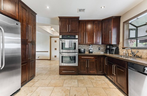Las Vegas House | Amazing 6 BRD, Pool, Theater, Billiard, Poker, and Games near the Strip