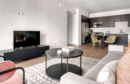 Emeryville Apartment | Amazing Emeryville 2BR w/ Pool, Gym & W/D, walk to Safeway, by Blueground
