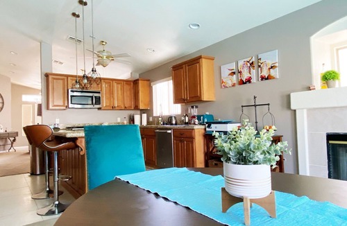 Spring Valley House | Amazing heated pool and private Hot tub 3 br in heart of Las Vegas
