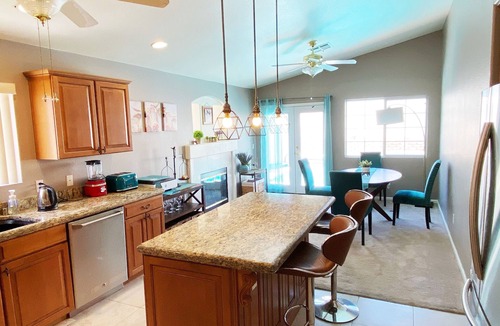 Spring Valley House | Amazing heated pool and private Hot tub 3 br in heart of Las Vegas