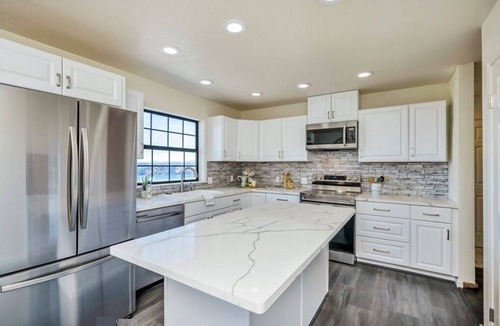 Kelseyville House | Amazing Lake View Home w Pool table Ping-Pong BBQ Deck, Watch Sunset