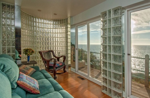 Montara House | Amazing oceanfront 3 Bedroom/2 Bathroom home for 30 day or more rental