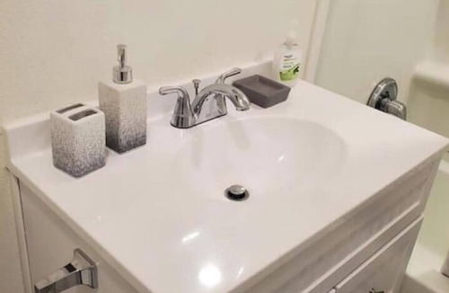 Riverside House | Amazing Raintree 1 Bed, 1 Bath with fast WI-Fi