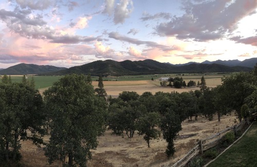 Fort Jones House | amazing views of the valley and the mountains