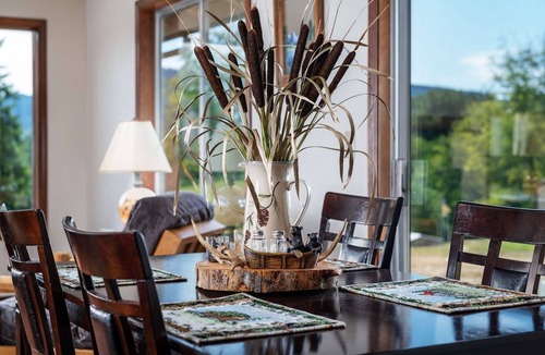 Ariel House | Amazing Views on Acreage, Pet Friendly, Near Stream, 10 Min to Lake Merwin, Great Base For St Helens