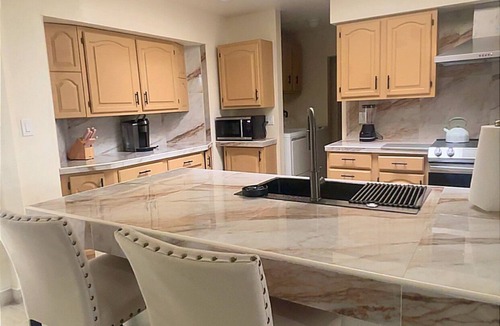 Gallup House | Ameera's Place Charming 3-bedroom house in beautiful Gallup with AC