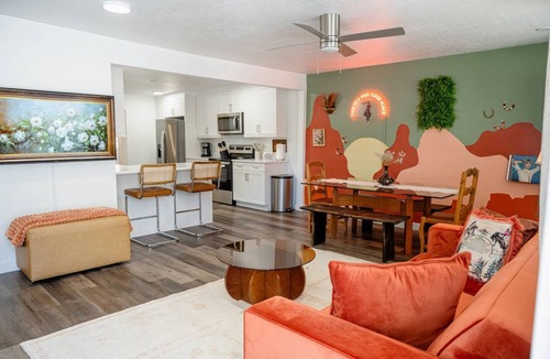 Hildale Apartment | Amentity Packed 3BR: Hot Tub, Pool, Sauna, Outdoor Theater & More 45 min to Zion