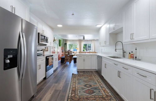 Hildale Apartment | Amentity Packed 3BR: Hot Tub, Pool, Sauna, Outdoor Theater & More 45 min to Zion
