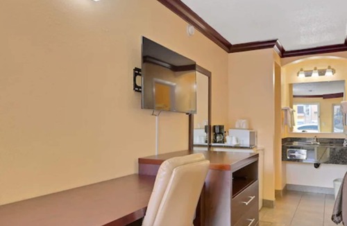 Yuba City Hotel | America's Deluxe Inn