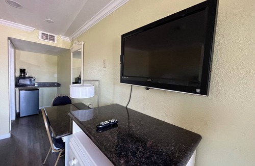 Grover Beach Hotel | American Inn Grover Beach