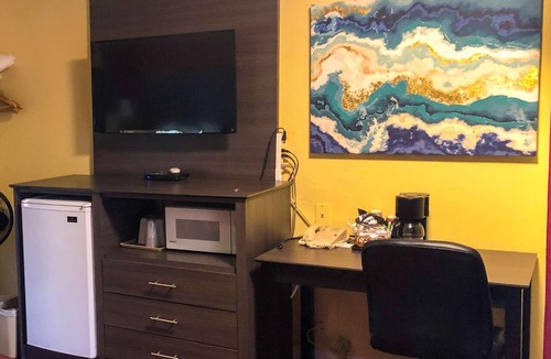 Munras Avenue Hotel | Americas Best Value Presidents Inn on Munras