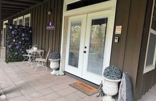 Selma Apartment | Amethyst Suite 2 Queen ClawfootTub WiFi AC