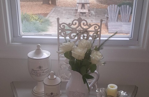 Amity House | AMITY WINE COTTAGE – Wonderful Vintage Charm and Décor in Oregon Wine Country