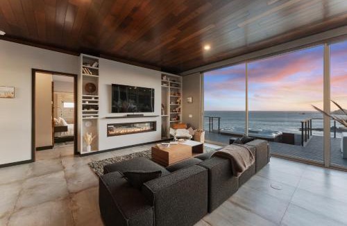 Gualala House | Anchor Cove - Oceanfront, Hot Tub & Fireplace