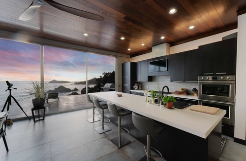 Anchor Bay House | Anchor Cove Oceanfront, Hot Tub & Fireplace