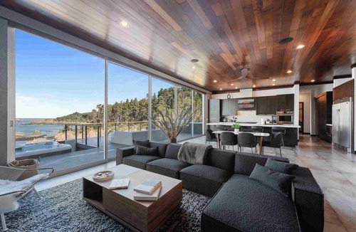 Anchor Bay House | Anchor Cove Oceanfront, Hot Tub & Fireplace
