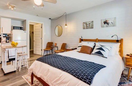 Sunset House | Antelope · Cozy Studio in Tempe near ASU · Bluu Door