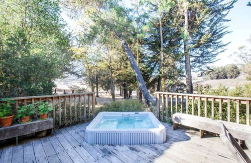 Petaluma Cottage | Antique Indonesian Teakwood Cottage for a Romantic Getaway in Petaluma, California