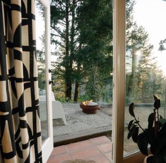 Redwood City Apartment | Apartment w hot tub forest & ocean view