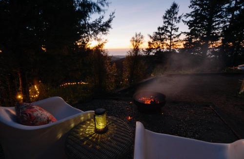 Redwood City Apartment | Apartment w hot tub forest & ocean view