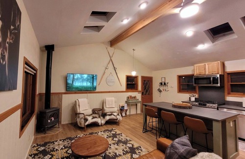 Kohls Ranch Cabin | Applecross Cottage at Tonto Creek~Hike, Explore, Hot Tub, Repeat!