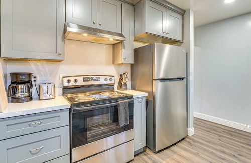 North Fremont Street Apartment | Apt 1 Mi to Monterey State Beach! Bring Your Pets