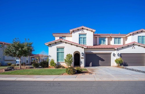 Santa Clara House | Arcadia 4/5 | Perfect Poolside Location * Sleeps 36 * Balcony Views