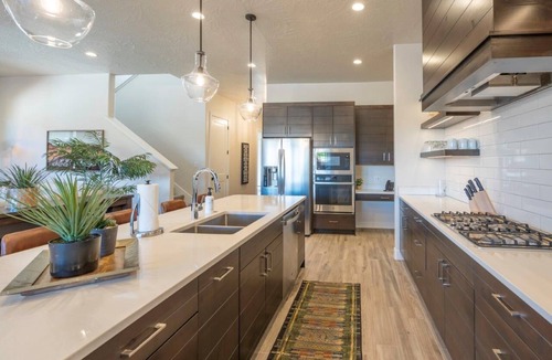 Santa Clara House | Arcadia 56 | Arcade * Sleeps 26 * Games * Patio BBQ