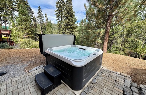 Comstock Acres House | Arcadia by Tahoe Getaways - Deluxe 5 BR w Hot Tub, EV Charger & A/C