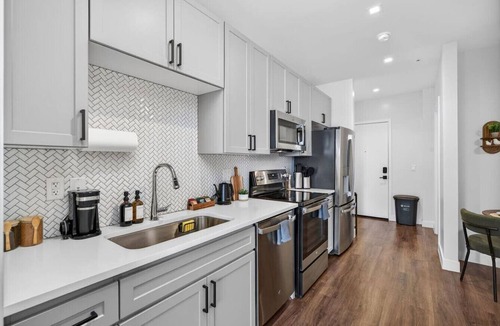 Camelback East Apartment | Arcadia Getaway – Pool, Gym, Games, EV Charging