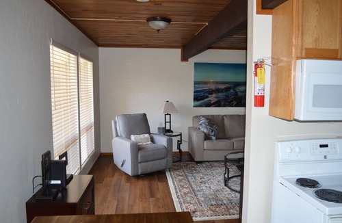 Arcata Apartment | ARCATA ONE BEDROOM- stay near and downtown CalPoly Humboldt - a 13-min stroll
