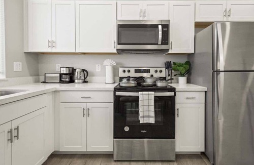 Glendale Apartment | Arizona Escape 2BR2B + Pool and Free parking