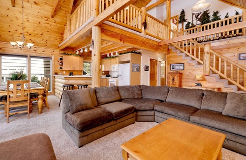 Moonridge Cabin | Arktos Jewel Log Cabin w/Hot Tub + Pool Table