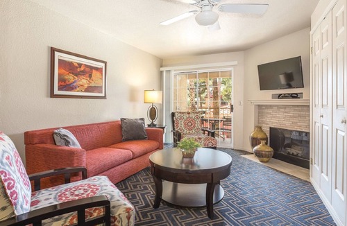 Paradise Resort | Arrive at Red Rock Canyon in just 20 minutes!