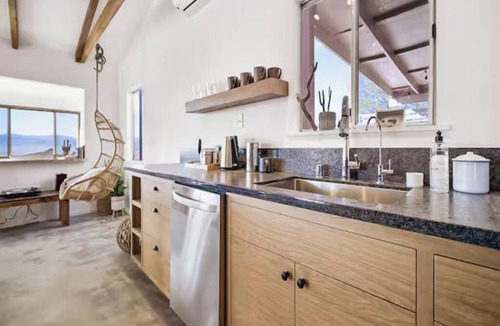 Joshua Tree House | Art House Joshua Tree - Spa, Cowboy Pool & Views