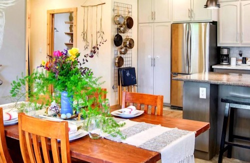 Freestone House | Artisan Boho, Equine Too, Farm Fresh Eggs, Spa, Vino & Views!