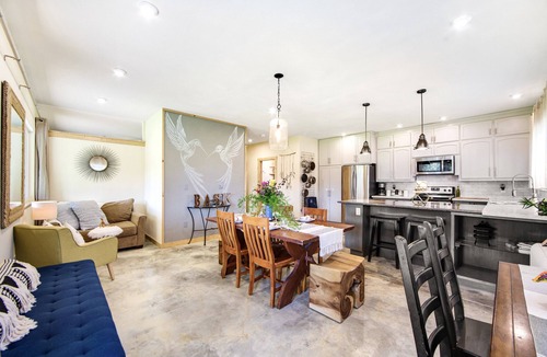 Freestone House | Artisan Boho, Equine Too, Farm Fresh Eggs, Spa, Vino & Views!