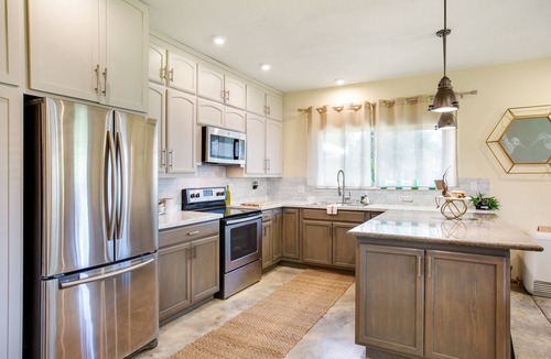 Freestone House | Artisan Boho, Equine Too, Farm Fresh Eggs, Spa, Vino & Views!