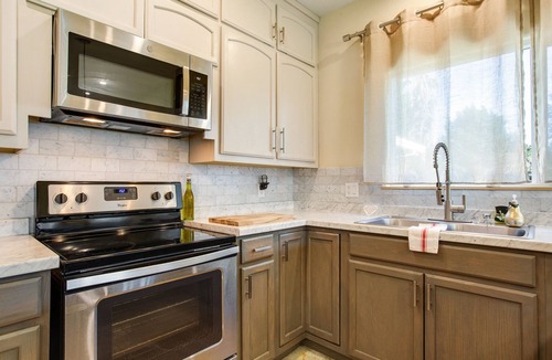 Freestone House | Artisan Boho, Equine Too, Farm Fresh Eggs, Spa, Vino & Views!