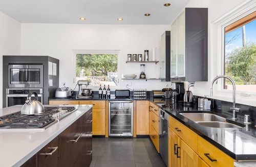 Glen Ellen House | As featured on CBS's Staycation! Luxury Retreat Overlooking Sonoma Valley