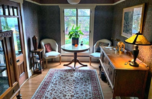 Siskiyou-Hargadine Historic District Bed & Breakfast | Ashland's Premier Eco-B&B: Queen Bed Suite with Mountain Views (Fleur)