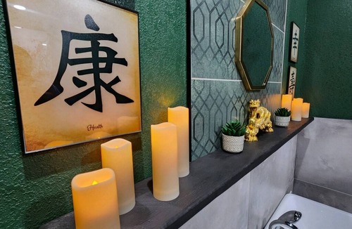 Sparks House | Asian Zen with Jacuzzi, Kitchenette, Near Victoria Sq