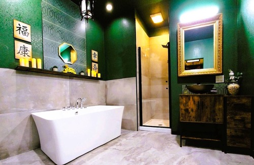 Sparks House | Asian Zen with Jacuzzi, Kitchenette, Near Victoria Sq