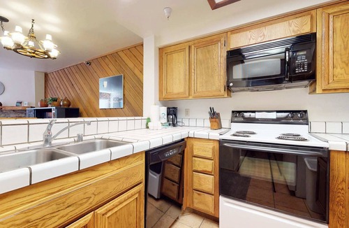 Mammoth Lakes Condo | Aspen Creek Shared Amenities | Near Hiking!